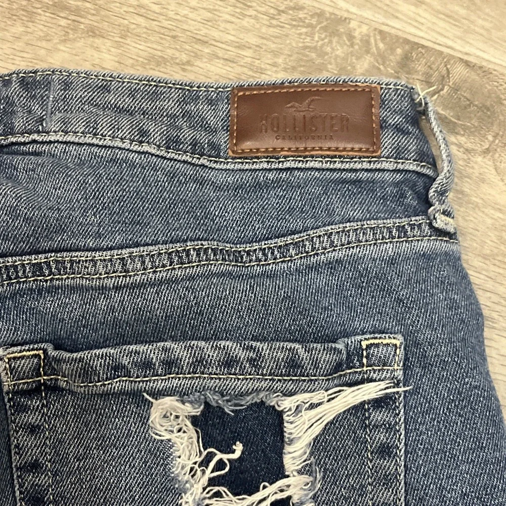 Hollister Distressed Cotton Curvy High Rise Mom Jean Vintage Stretch Size 9R W29